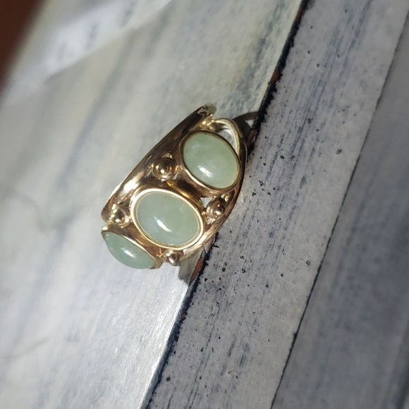 14kt GOLD 3 stone Jade Ring ..So Pretty - Picture 6 of 8